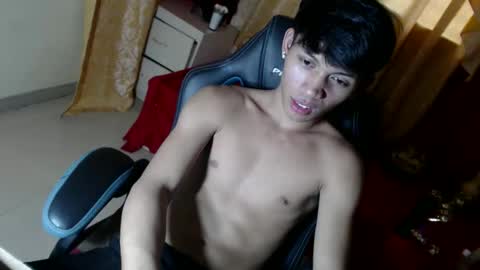 Snapshot of pinoyhotprincexxx chatting on October 31, 3:18 am pinoyhotprincexxx online show from October 31, 3:18 am