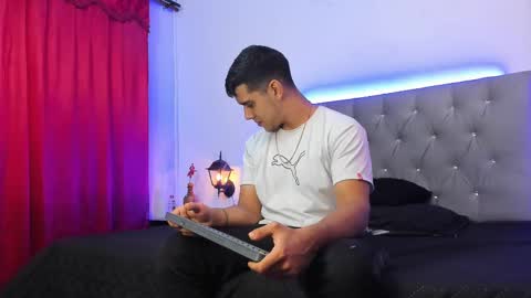 Snapshot of pipe_320 chatting on February 21, 1:55 am pipe_320 online show from February 21, 1:55 am