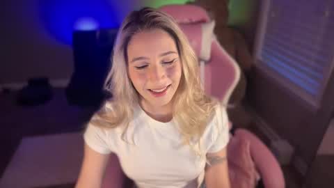 Snapshot of piperisyourho chatting on March 9, 12:00 am Piperisyourho online show from March 9, 12:00 am