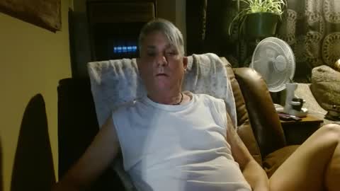 Snapshot of pirate334 chatting on February 4, 2:07 am pirate334 online show from February 4, 2:07 am