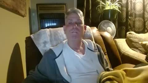 Snapshot of pirate334 chatting on February 18, 5:42 am pirate334 online show from February 18, 5:42 am