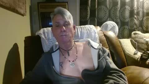 Snapshot of pirate334 chatting on March 12, 3:57 am pirate334 online show from March 12, 3:57 am