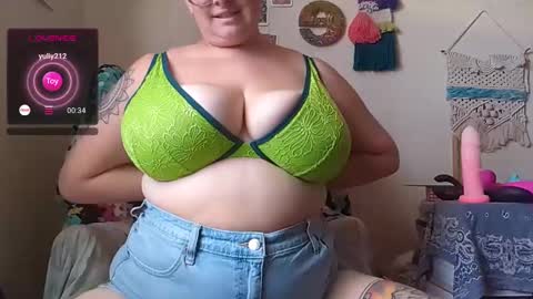 Snapshot of pisces_princess_ chatting on December 25, 7:34 pm Em online show from December 25, 7:34 pm