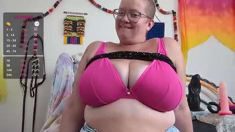 Snapshot of pisces_princess_ chatting on October 10, 8:19 pm Em online show from October 10, 8:19 pm