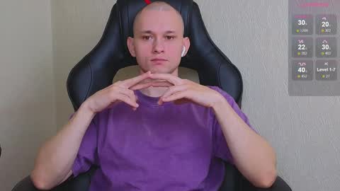 Snapshot of pistonpojizni chatting on December 16, 5:49 am STRONGBEAUTY online show from December 16, 5:49 am