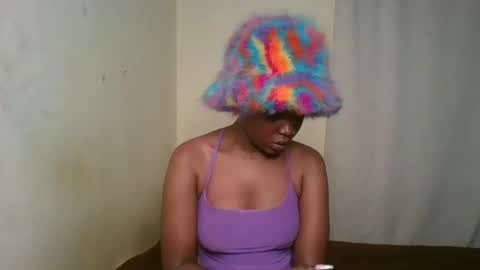 Snapshot of pixie_roman chatting on February 11, 1:20 am Majesty online show from February 11, 1:20 am