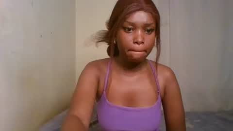 Snapshot of pixie_roman chatting on February 25, 1:30 am Majesty online show from February 25, 1:30 am