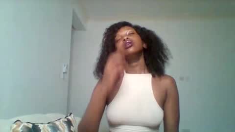 Snapshot of pixie_roman chatting on November 10, 3:27 am Majesty online show from November 10, 3:27 am