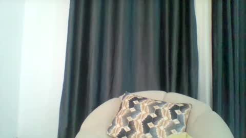 Snapshot of pixie_roman chatting on November 24, 3:17 am Majesty online show from November 24, 3:17 am