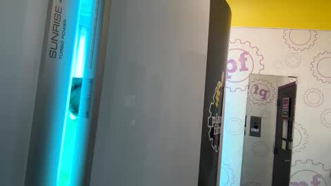 pixieslanding online show from April 21, 10:01 pm