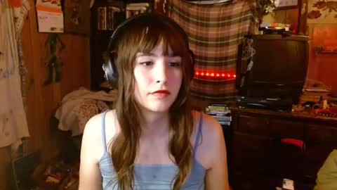 Izzy online show from December 18, 1:59 am