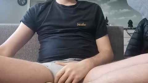 Snapshot of pladplad chatting on December 18, 8:31 am PLADPLAS online show from December 18, 8:31 am