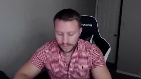 Snapshot of player2pawns chatting on October 22, 1:50 am Player online show from October 22, 1:50 am