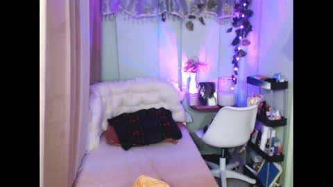 Snapshot of playful_sie chatting on February 4, 4:48 am sie online show from February 4, 4:48 am