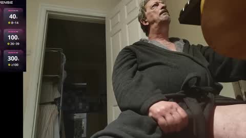 Snapshot of playme828530 chatting on February 5, 6:35 am Play Me online show from February 5, 6:35 am