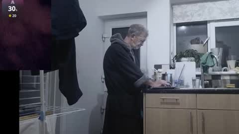 Snapshot of playme828530 chatting on November 16, 3:23 am Play Me online show from November 16, 3:23 am