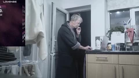 Snapshot of playme828530 chatting on November 26, 4:24 am Play Me online show from November 26, 4:24 am