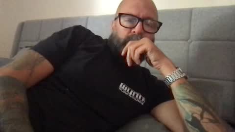 Snapshot of pleasesitonmycock chatting on November 6, 6:31 pm PleaseSitOnMyCock online show from November 6, 6:31 pm