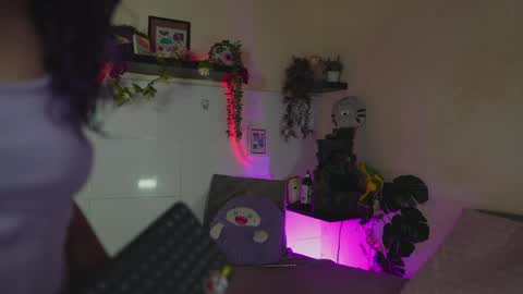 Snapshot of pleasure_room_x chatting on May 1, 1:21 am Jessi Alex online show from May 1, 1:21 am