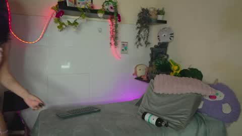 Snapshot of pleasure_room_x chatting on May 20, 11:38 am Jessi Alex online show from May 20, 11:38 am