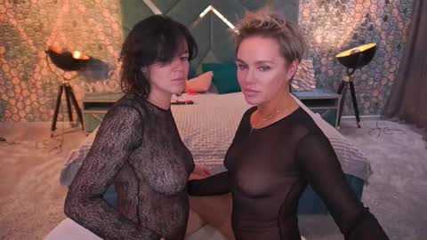 Snapshot of pleasurewecouple chatting on November 7, 2:06 pm Ira brunette and Vika blonde online show from November 7, 2:06 pm