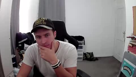 plkrisztian online show from September 18, 7:05 pm