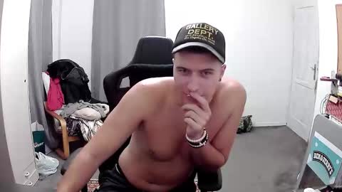 Snapshot of plkrisztian chatting on November 9, 10:08 pm plkrisztian online show from November 9, 10:08 pm