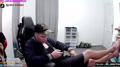 Snapshot of plkrisztian chatting on December 19, 11:28 am plkrisztian online show from December 19, 11:28 am