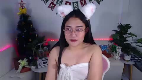 Snapshot of ploysaithailand chatting on December 19, 8:23 am Ploysai online show from December 19, 8:23 am