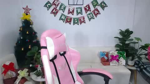 Snapshot of ploysaithailand chatting on December 24, 7:06 am Ploysai online show from December 24, 7:06 am
