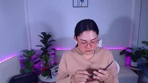 Snapshot of ploysaithailand chatting on October 21, 8:59 am Ploysai online show from October 21, 8:59 am