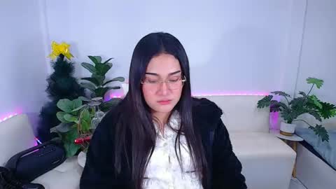 Snapshot of ploysaithailand chatting on November 29, 7:44 am Ploysai online show from November 29, 7:44 am