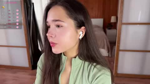 Snapshot of plumybun chatting on September 22, 4:14 am Acey online show from September 22, 4:14 am