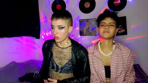   online show from December 6, 1:18 am