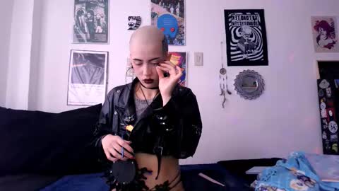 Snapshot of plutonbluemoon_999 chatting on October 16, 9:49 pm online show from October 16, 9:49 pm
