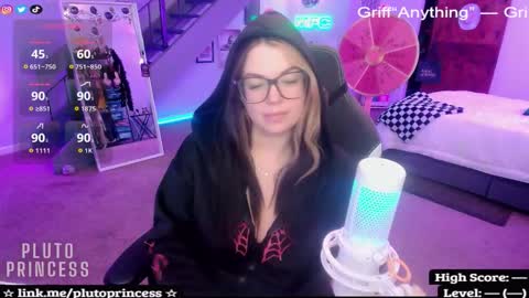 Snapshot of plutoprincess69 chatting on November 20, 3:39 am Pluto Princess online show from November 20, 3:39 am