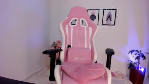 Snapshot of pocahontas_sensual chatting on October 31, 11:06 pm Jasmine online show from October 31, 11:06 pm