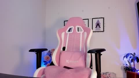 Snapshot of pocahontas_sensual chatting on November 22, 2:21 am Jasmine online show from November 22, 2:21 am