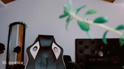 IG ipoetica  online show from December 17, 5:15 pm