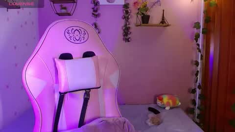 Snapshot of poison_liv chatting on September 20, 1:56 pm poison_liv online show from September 20, 1:56 pm