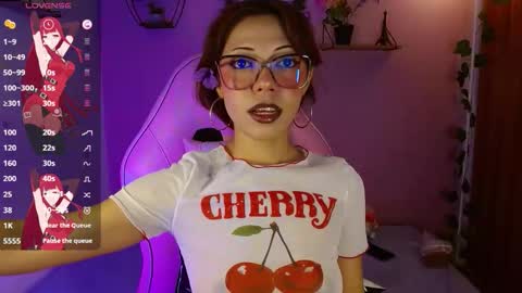 Snapshot of poison_liv chatting on September 22, 1:24 pm poison_liv online show from September 22, 1:24 pm