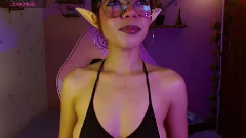 Snapshot of poison_liv chatting on September 29, 1:16 pm poison_liv online show from September 29, 1:16 pm