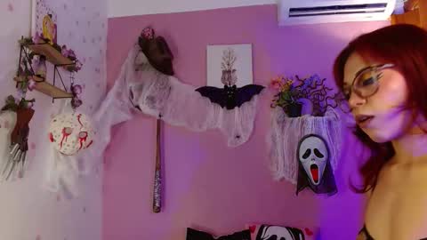 Snapshot of poison_liv chatting on October 12, 2:16 pm poison_liv online show from October 12, 2:16 pm