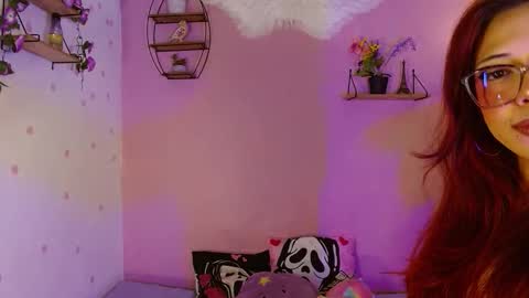 Snapshot of poison_liv chatting on November 13, 1:32 pm poison_liv online show from November 13, 1:32 pm