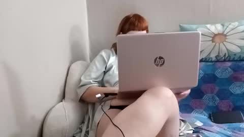 Snapshot of poisonivyvixen chatting on December 13, 10:23 pm Poison Ivy online show from December 13, 10:23 pm