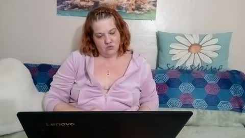 Snapshot of poisonivyvixen chatting on February 5, 10:44 pm Poison Ivy online show from February 5, 10:44 pm