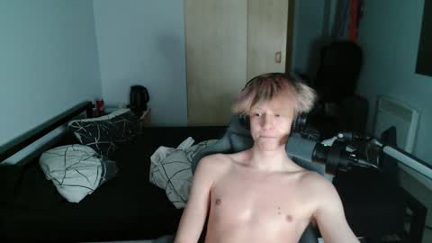 Snapshot of polarny05 chatting on December 21, 12:31 am Polarny online show from December 21, 12:31 am