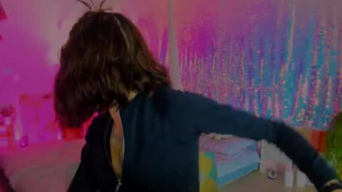 Snapshot of poli__ chatting on January 1, 11:18 pm Martha online show from January 1, 11:18 pm