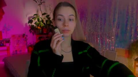 Snapshot of poli__ chatting on February 9, 9:28 pm Martha online show from February 9, 9:28 pm