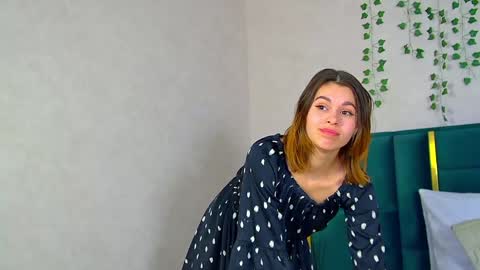 Snapshot of pollylanders chatting on January 24, 11:45 pm Polly online show from January 24, 11:45 pm